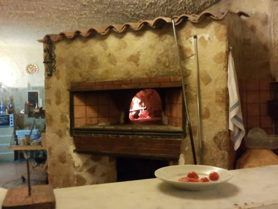 Forno a legna - Pizzeria "Lu Parrinaru" a Partinico in provincia di Palermo